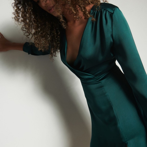 Dynamite Carsen Dress - Picture 8 of 9